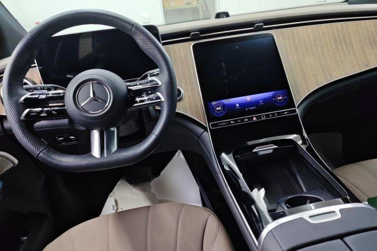 Used Mercedes-Benz EQE SUV 2023 350 4MATIC Pioneer Edition Center Console