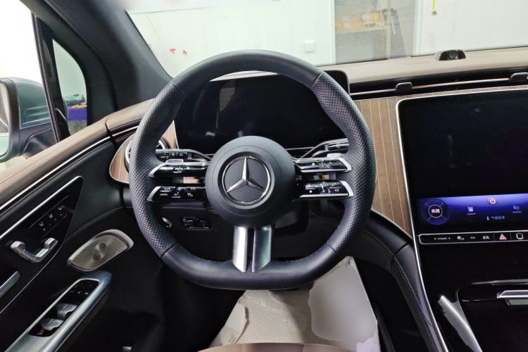 Used Mercedes-Benz EQE SUV 2023 350 4MATIC Pioneer Edition Steering Wheel