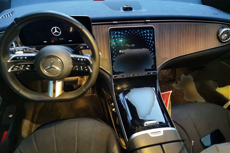 Used Mercedes-Benz EQE SUV 2023 350 4MATIC Pioneer Edition Center Console