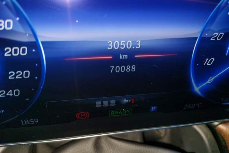 Used Mercedes-Benz EQE SUV 2023 350 4MATIC Pioneer Edition Odometer Close Up