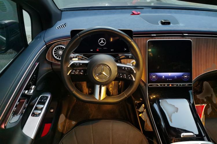 Used Mercedes-Benz EQE SUV 2023 350 4MATIC Pioneer Edition Steering Wheel