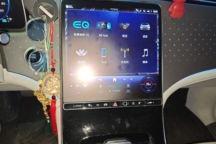 Used Mercedes-Benz EQE SUV 2023 500 4MATIC Special Edition Audio And AC Panel