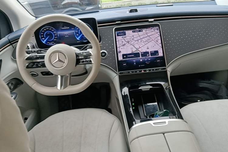 Used Mercedes-Benz EQE SUV 2023 500 4MATIC Special Edition Center Console