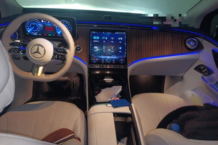 Used Mercedes-Benz EQE SUV 2023 350 4MATIC Luxury Edition Center Console