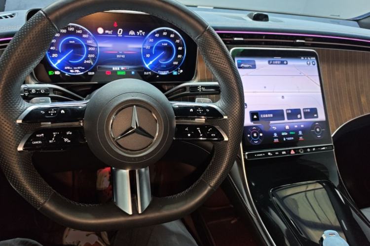 Used Mercedes-Benz EQE SUV 2023 350 4MATIC Luxury Edition Center Console