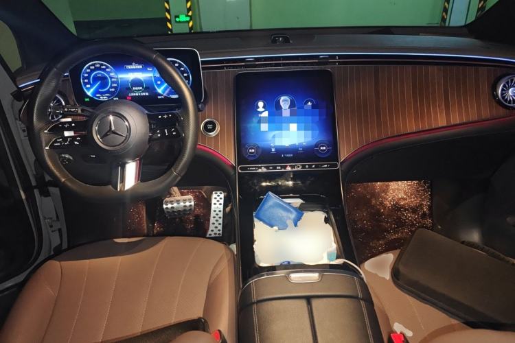 Used Mercedes-Benz EQE SUV 2023 350 4MATIC Pioneer Edition Center Console