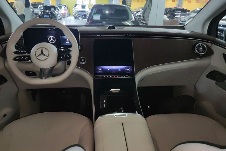 Used Mercedes-Benz EQE SUV 2023 350 4MATIC Luxury Edition Center Console