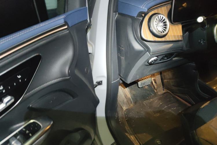 Used Mercedes-Benz EQE SUV 2023 350 4MATIC Luxury Edition Driver Seat