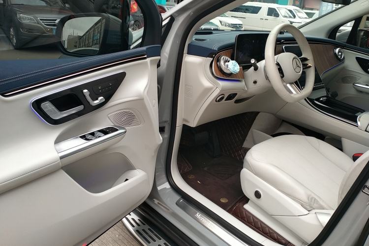 Used Mercedes-Benz EQE SUV 2023 350 4MATIC Luxury Edition Driver Seat