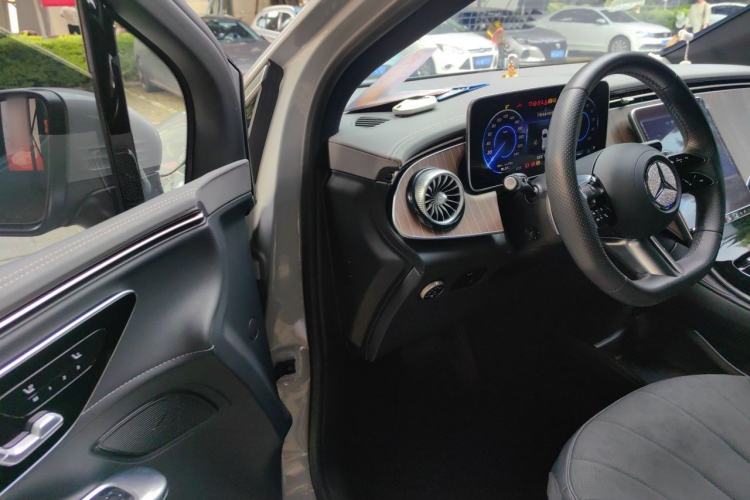 Used Mercedes-Benz EQE SUV 2023 350 4MATIC Pioneer Edition Driver Seat