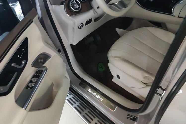 Used Mercedes-Benz EQE SUV 2023 350 4MATIC Luxury Edition Driver Seat