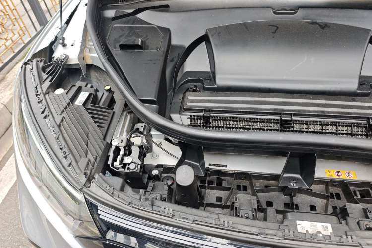 Used Mercedes-Benz EQE SUV 2023 350 4MATIC Luxury Edition Engine Bay Right