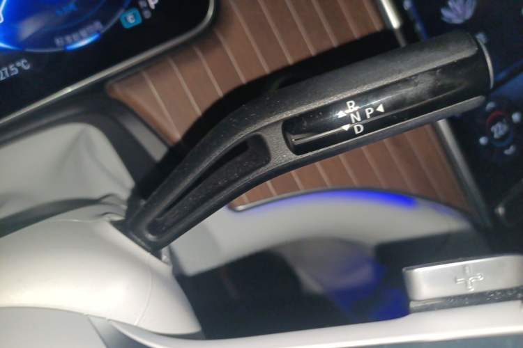 Used Mercedes-Benz EQE SUV 2023 350 4MATIC Luxury Edition Gear Lever