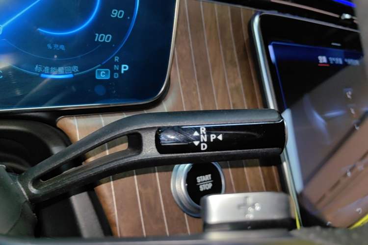 Used Mercedes-Benz EQE SUV 2023 350 4MATIC Luxury Edition Gear Lever