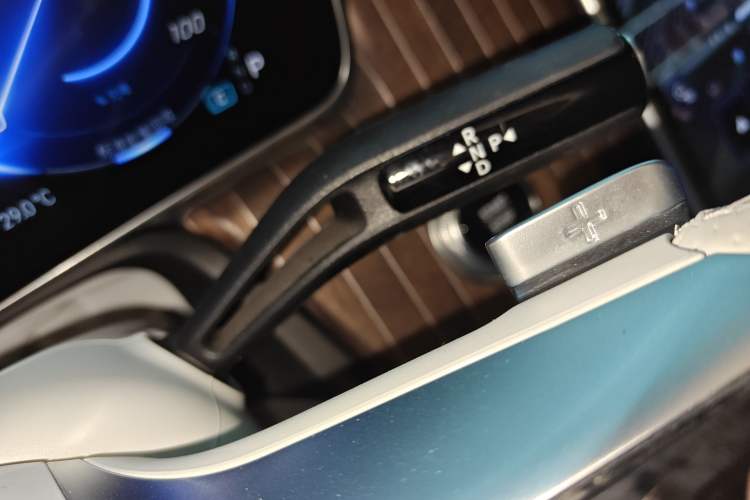 Used Mercedes-Benz EQE SUV 2023 350 4MATIC Luxury Edition Gear Lever