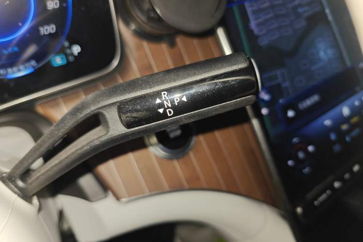 Used Mercedes-Benz EQE SUV 2023 350 4MATIC Luxury Edition Gear Lever