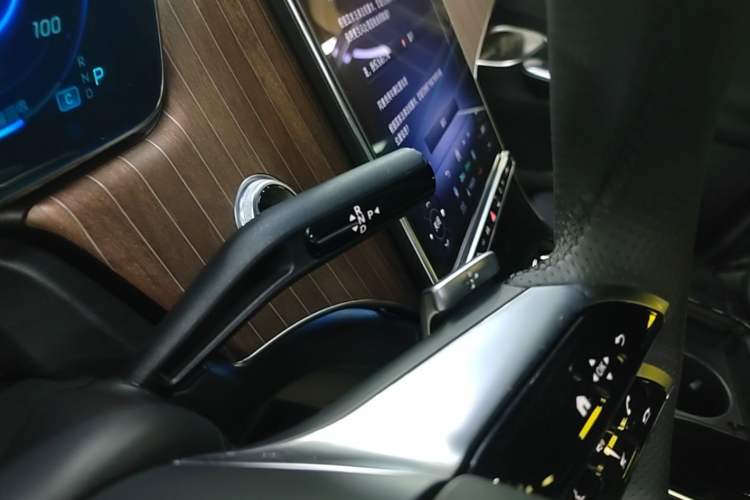 Used Mercedes-Benz EQE SUV 2023 350 4MATIC Luxury Edition Gear Lever