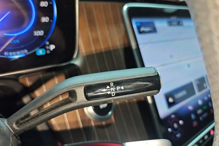 Used Mercedes-Benz EQE SUV 2023 350 4MATIC Luxury Edition Gear Lever