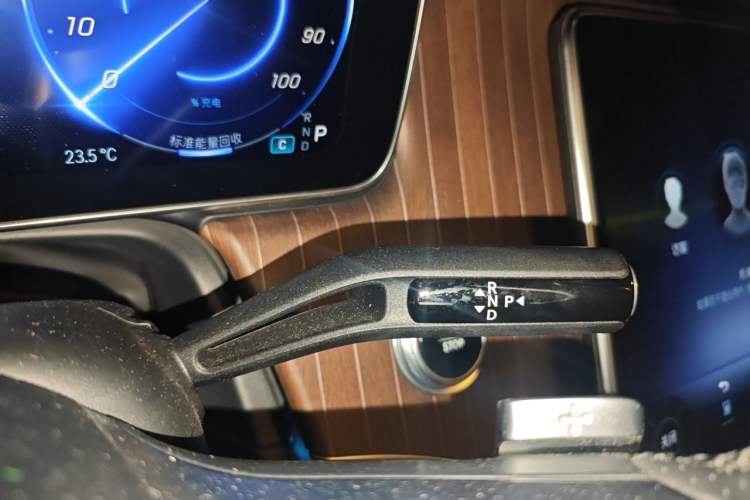 Used Mercedes-Benz EQE SUV 2023 350 4MATIC Pioneer Edition Gear Lever