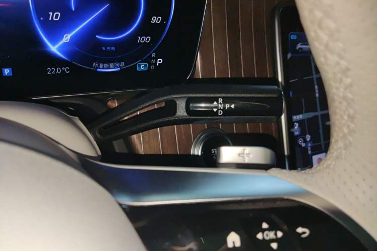 Used Mercedes-Benz EQE SUV 2023 350 4MATIC Luxury Edition Gear Lever