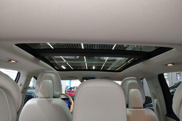 Used Mercedes-Benz EQE SUV 2023 350 4MATIC Luxury Edition Headliner