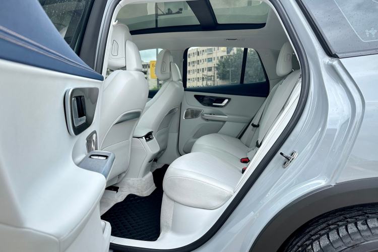 Used Mercedes-Benz EQE SUV 2023 500 4MATIC Special Edition Interior 2