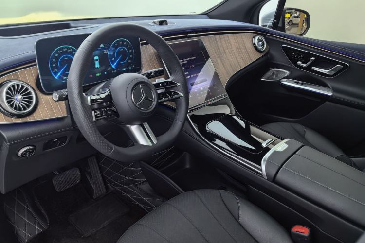 Used Mercedes-Benz EQE SUV 2023 350 4MATIC Luxury Edition Interior 2