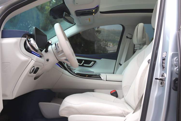 Used Mercedes-Benz EQE SUV 2023 350 4MATIC Luxury Edition Interior 2