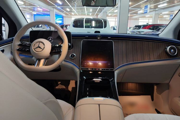 Used Mercedes-Benz EQE SUV 2023 350 4MATIC Luxury Edition Interior 2