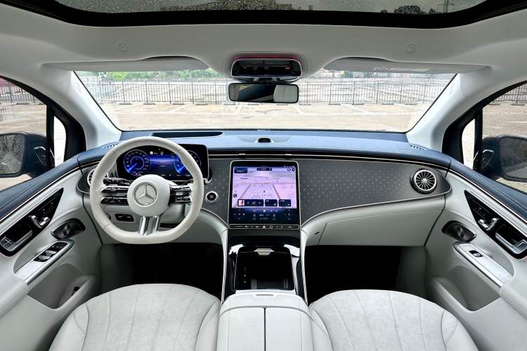 Used Mercedes-Benz EQE SUV 2023 500 4MATIC Special Edition Interior 3