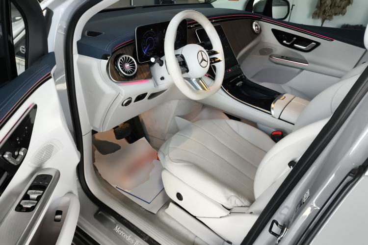 Used Mercedes-Benz EQE SUV 2023 350 4MATIC Pioneer Edition Interior 3