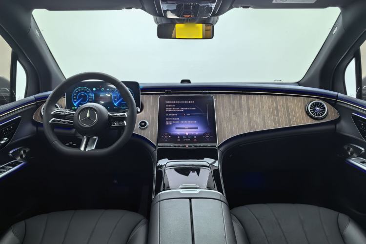 Used Mercedes-Benz EQE SUV 2023 350 4MATIC Luxury Edition Interior 3