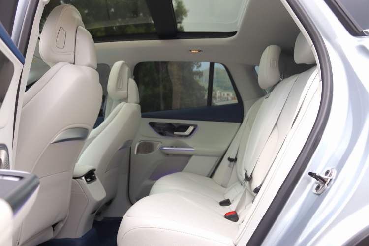 Used Mercedes-Benz EQE SUV 2023 350 4MATIC Luxury Edition Interior 3
