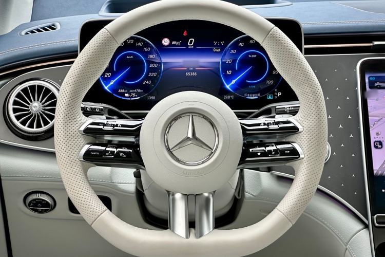 Used Mercedes-Benz EQE SUV 2023 500 4MATIC Special Edition Interior 4