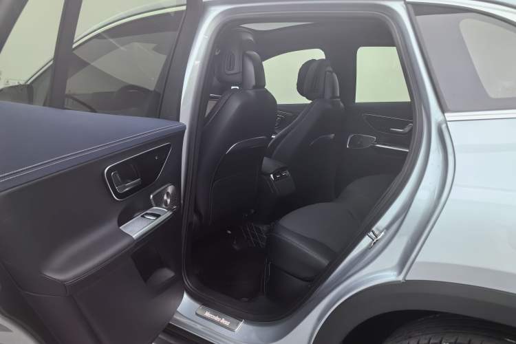 Used Mercedes-Benz EQE SUV 2023 350 4MATIC Luxury Edition Interior 4