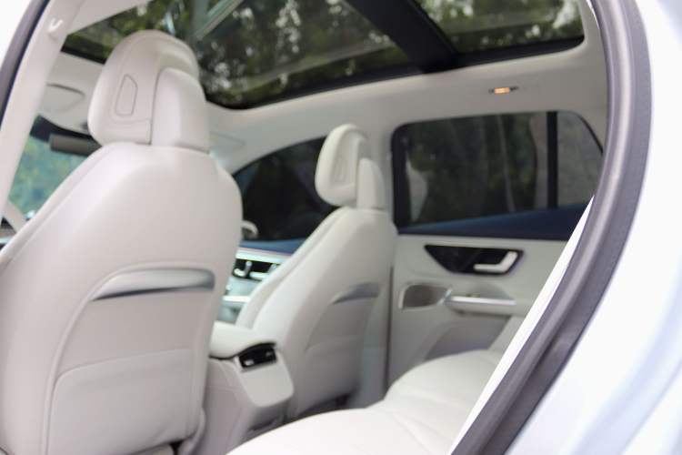 Used Mercedes-Benz EQE SUV 2023 350 4MATIC Luxury Edition Interior 4