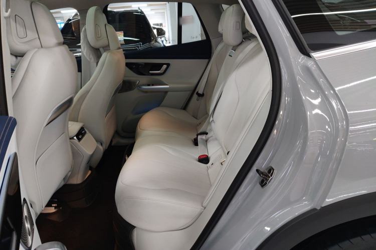 Used Mercedes-Benz EQE SUV 2023 350 4MATIC Luxury Edition Interior 4