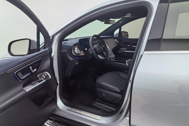 Used Mercedes-Benz EQE SUV 2023 350 4MATIC Luxury Edition Interior 5
