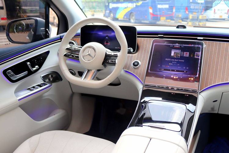 Used Mercedes-Benz EQE SUV 2023 350 4MATIC Luxury Edition Interior 5