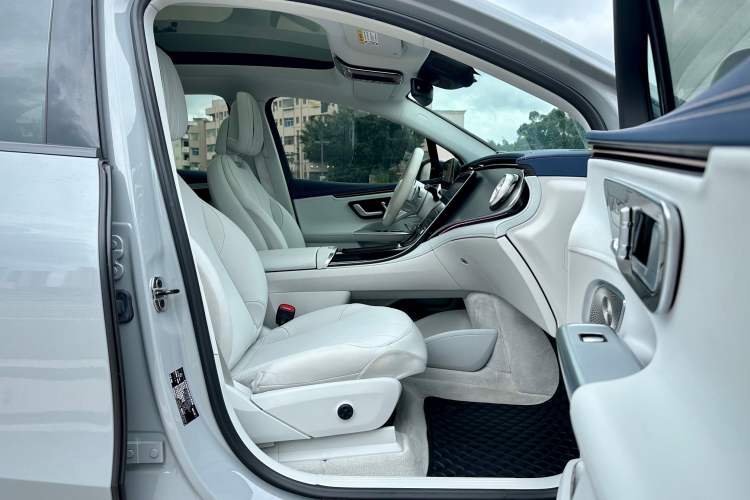 Used Mercedes-Benz EQE SUV 2023 500 4MATIC Special Edition Interior 9