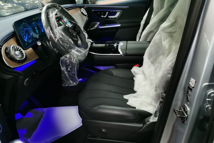 Used Mercedes-Benz EQE SUV 2023 350 4MATIC Pioneer Edition Left Front Seat