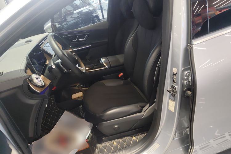 Used Mercedes-Benz EQE SUV 2023 350 4MATIC Luxury Edition Left Front Seat