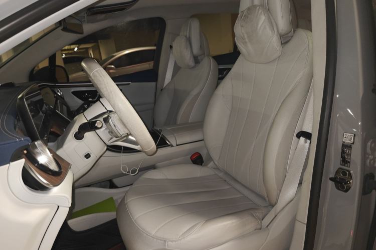 Used Mercedes-Benz EQE SUV 2023 350 4MATIC Luxury Edition Left Front Seat