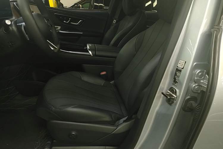 Used Mercedes-Benz EQE SUV 2023 350 4MATIC Luxury Edition Left Front Seat