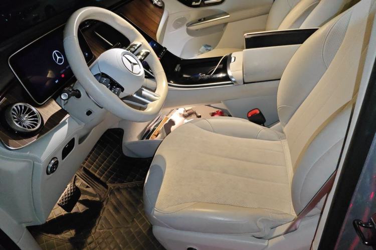 Used Mercedes-Benz EQE SUV 2023 350 4MATIC Luxury Edition Left Front Seat
