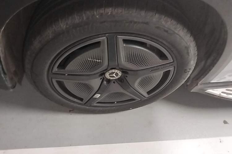 Used Mercedes-Benz EQE SUV 2023 500 4MATIC Special Edition Left Front Wheel Hub