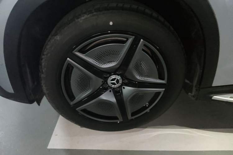 Used Mercedes-Benz EQE SUV 2023 500 4MATIC Special Edition Left Front Wheel Hub