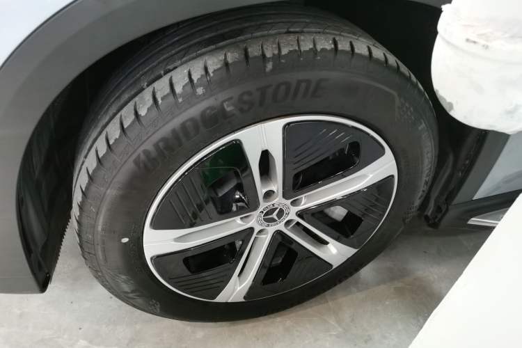 Used Mercedes-Benz EQE SUV 2023 350 4MATIC Pioneer Edition Left Front Wheel Hub