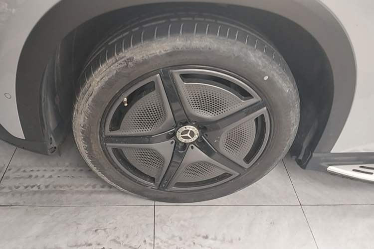 Used Mercedes-Benz EQE SUV 2023 500 4MATIC Special Edition Left Front Wheel Hub