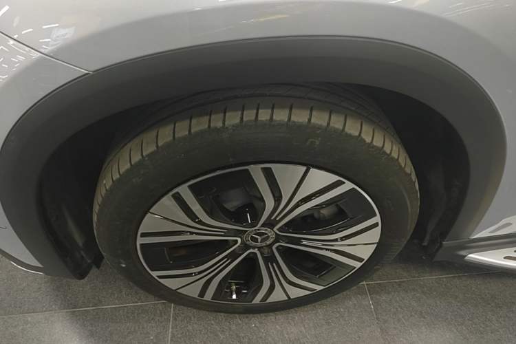 Used Mercedes-Benz EQE SUV 2023 350 4MATIC Luxury Edition Left Front Wheel Hub